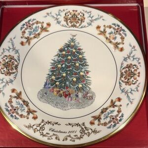 Lenox Christmas 2001 Tree Plate with Gold Accents